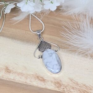 Vintage Style Howlite Gemstone Pendant Necklace Country Boho Whimsi New